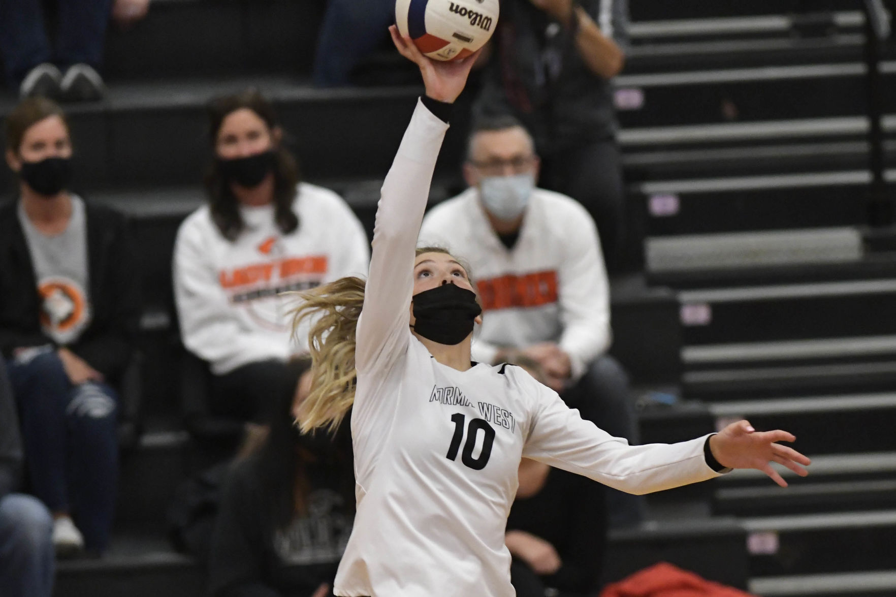 042121-blm-spt-4nchsvolley